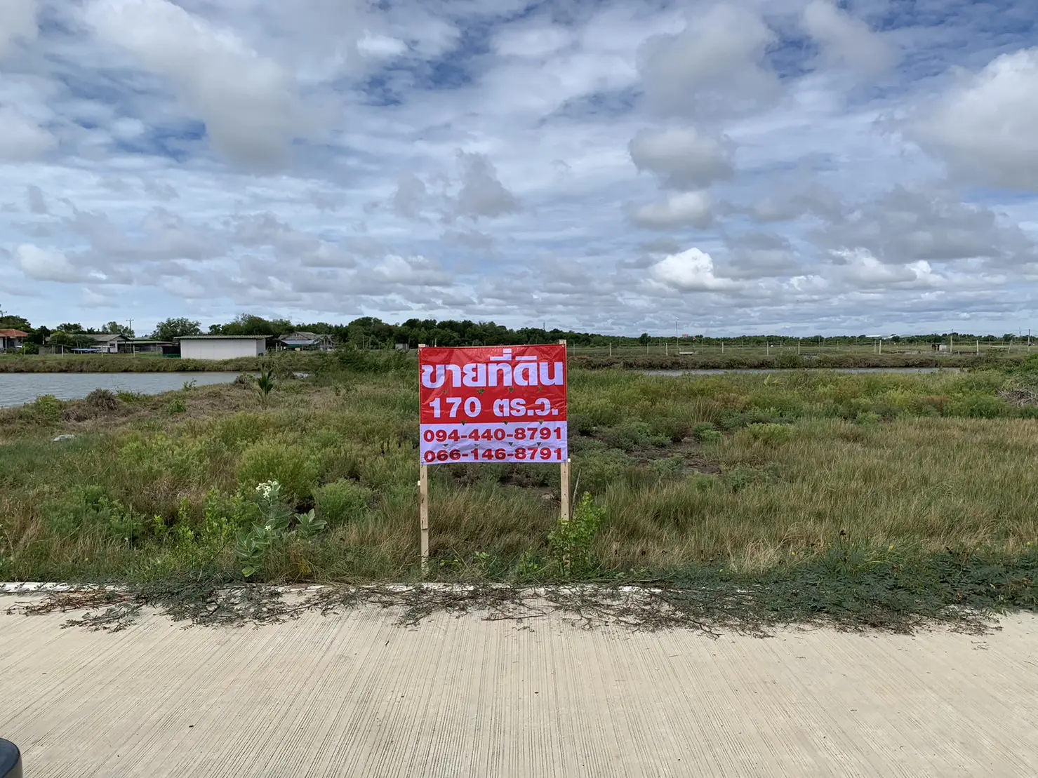 Land for sale The land has been filled, can enter and exit in many ways.
