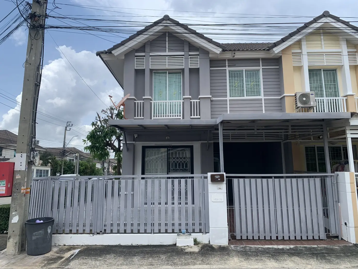 Townhouse for rent,  Pruksa Ville 50 Ramkhamhaeng (Soi Mistine)  corner unit, ready to move in.