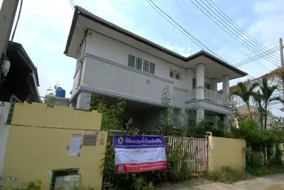 ที่ดินโฉนดเลขที่ 111507 เลขที่ดิน 201 ตำบลบึงลาดสวาย อำเภอลำลูกกา จังหวัดปทุมธานี  เนื้อที่ประมาณ 46 ตารางวา พร้อมสิ่งปลูกสร้าง